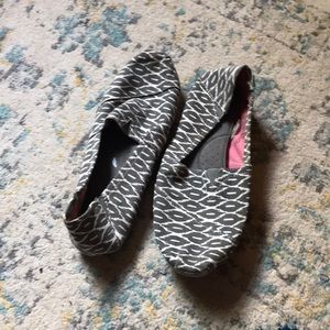 Cute gray and white flats size 9